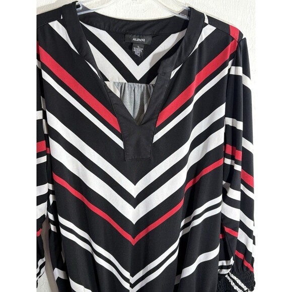 ALFANI Large Black, White, Red 3/4 Sleeve Women’s Ruched Hem Split V-neck Blouse - Picture 4 of 9
